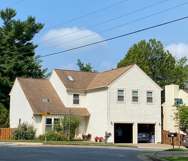 6126 Glen Oaks Ct, West Springfield, VA 22152 Townhome Rentals in