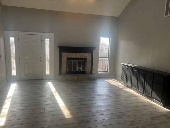 Building Photo - 12900 Kim Ct