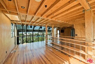 Foto del edificio - 2460 Beverley Ave