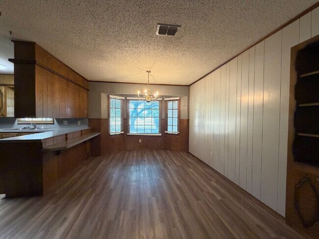 Building Photo - Spacious Home Across the Street from Leftwich Park & Next Block From The Elementary!