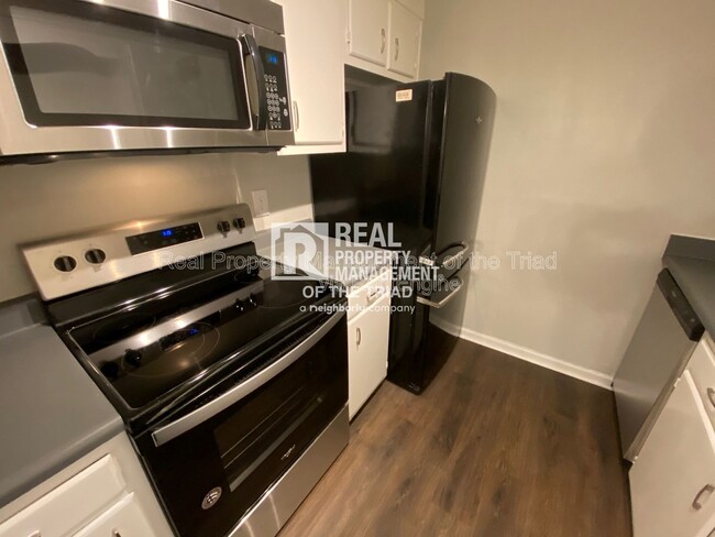 Foto del edificio - 2616 Randleman Rd