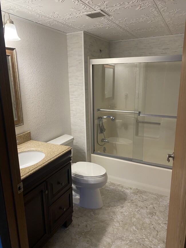 Foto del edificio - 6500 Woodlake Dr