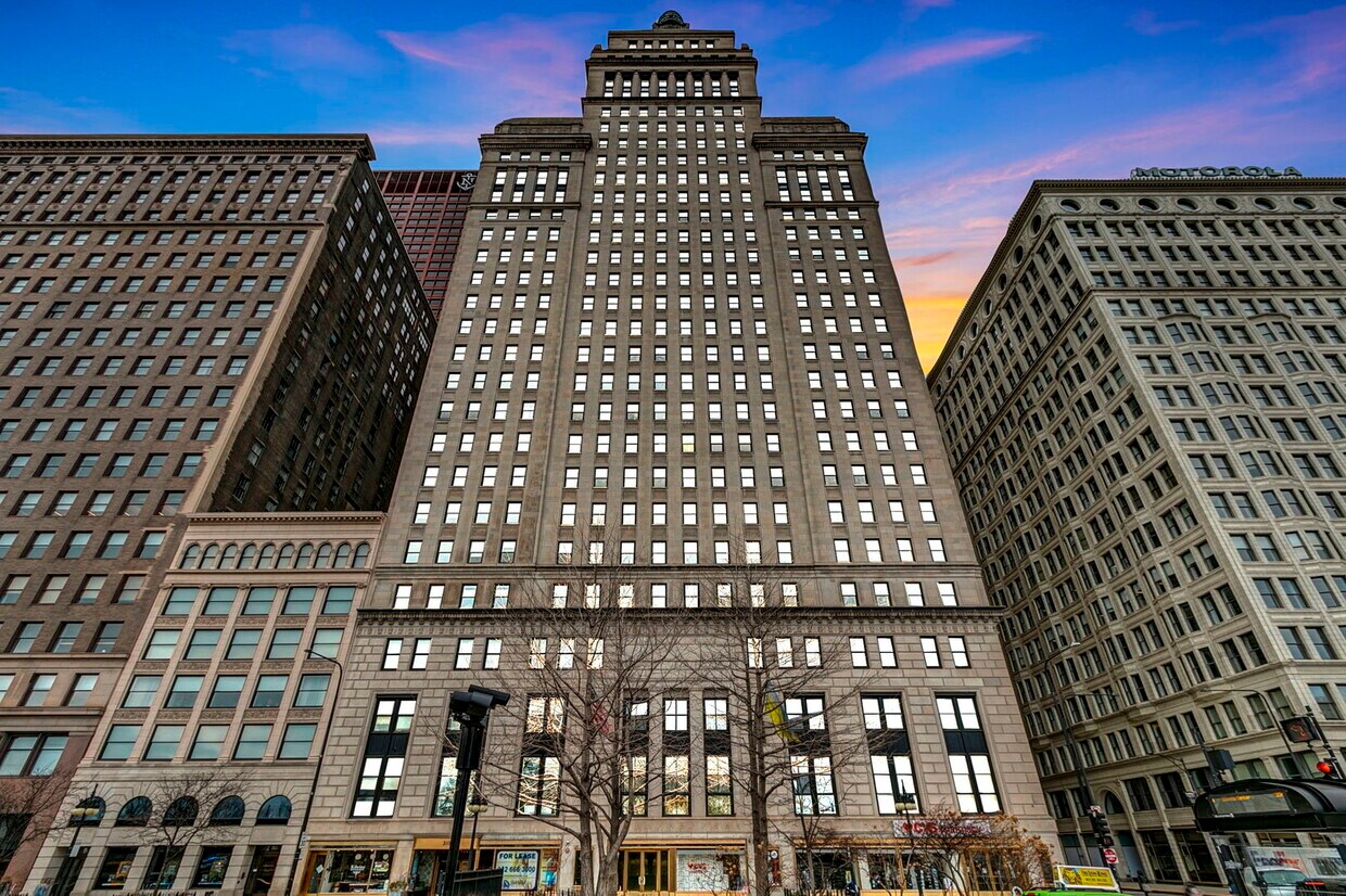 Primary Photo - 310 S Michigan Ave