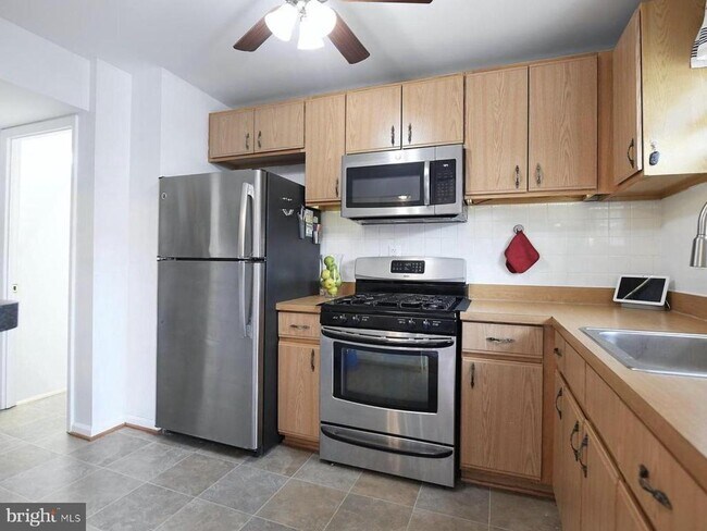 Foto del edificio - 9603 Baron Pl