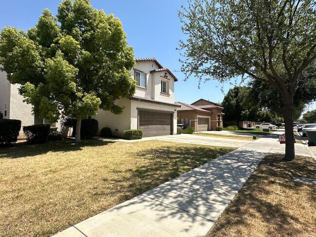 Foto del edificio - Two story home in NW Visalia coming soon!!