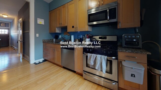 Building Photo - 206 Somerville Ave