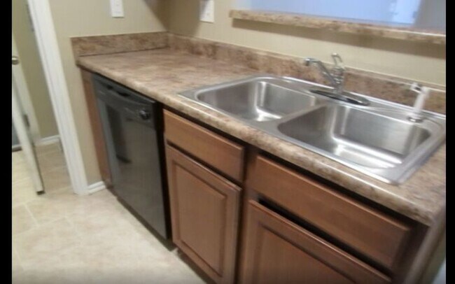 Foto del edificio - Great 2 bed/1 bath South OKC Duplex