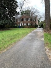Building Photo - 3664 Kingsboro Rd NE