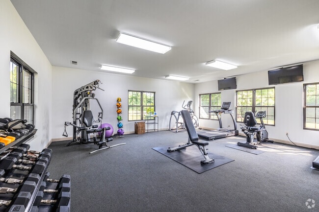 Gimnasio - Cove Lake Village Apartments