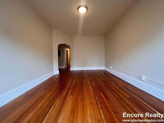 Building Photo - 1463 Beacon St