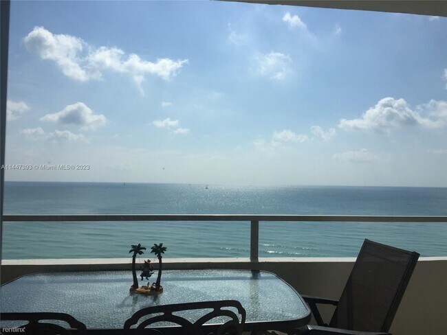 Building Photo - 2 br, 2 bath Condo - 5555 Collins Ave