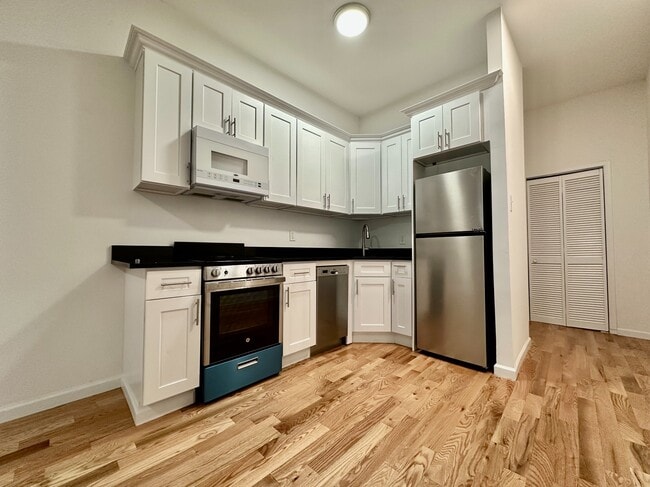 Building Photo - 346 W 52nd St