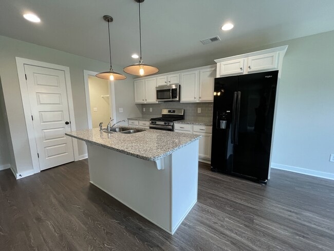 Building Photo - 352 Fox Run Ln