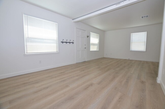 Building Photo - 2Bd/1Ba Single Family Home