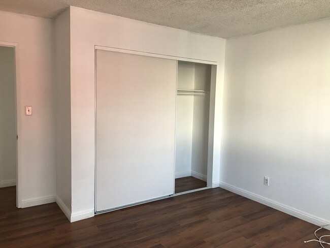 Foto del edificio - 7648 Comstock Ave