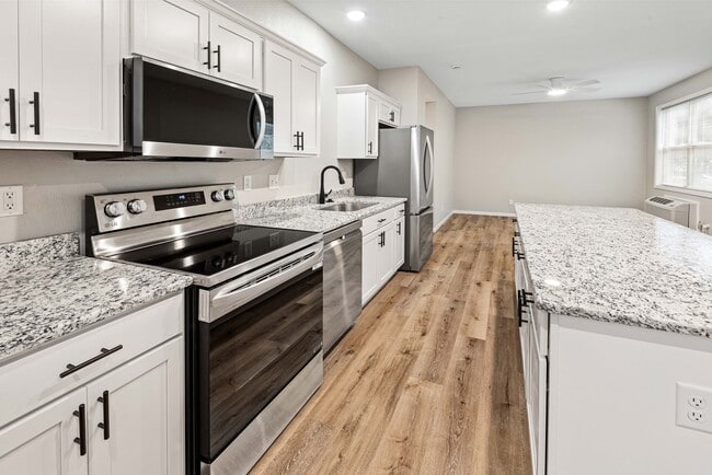 Building Photo - 1118 Bertrand St