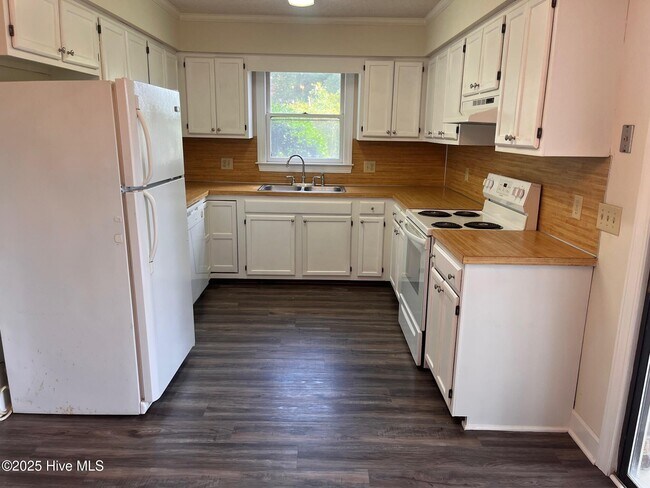 Building Photo - 1827 Quail Ridge Rd