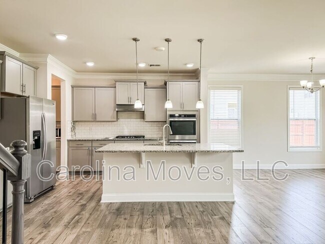 Building Photo - 400 Raleighwood Ln