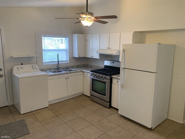 Foto del edificio - 23449 Reynolds Ave
