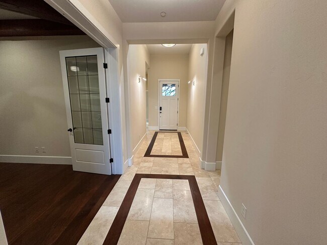 Foto del edificio - Stunning Lakefront River Islands Home