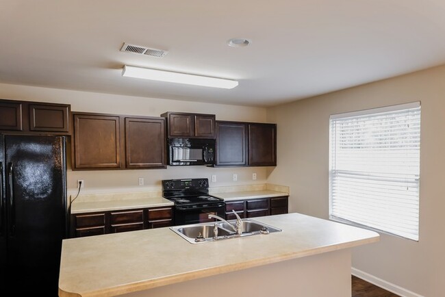 Building Photo - 4 Bedroom Home in Calera!