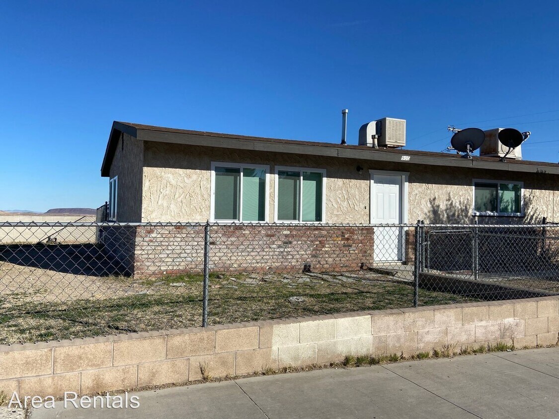 902 E Navajo St, Barstow, CA 92311 Apartment for Rent in Barstow, CA