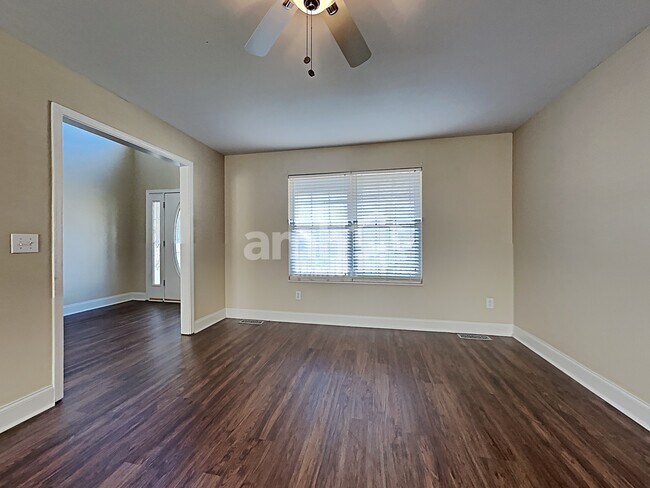 Building Photo - 5826 Matalin Ln