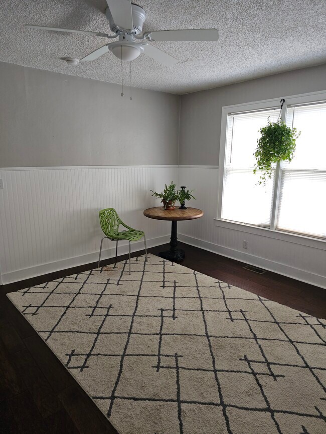 127 E Park Ave Unit B, Gallatin, TN 37066 Condo for Rent in Gallatin