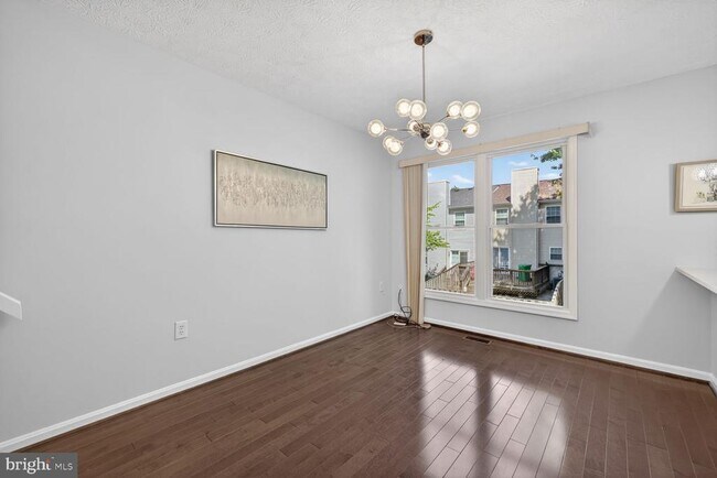Building Photo - 805 Bayridge Dr