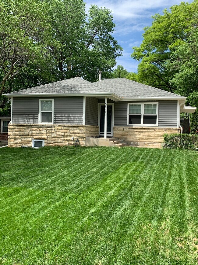 Building Photo - 6844 Aylesworth Ave