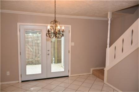 Building Photo - 10640 Hazelhurst Dr
