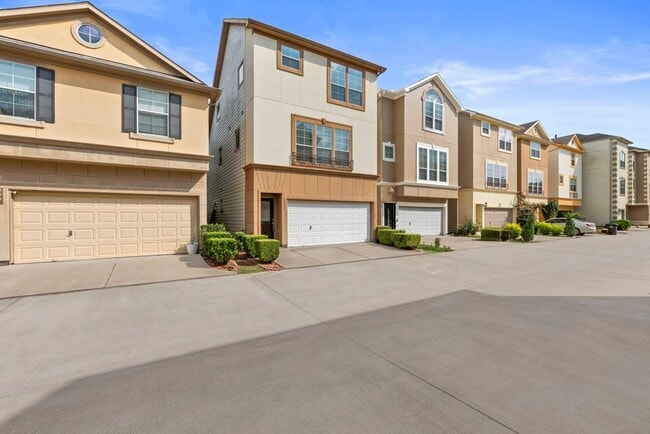 Building Photo - 3334 Clearview Villa Way