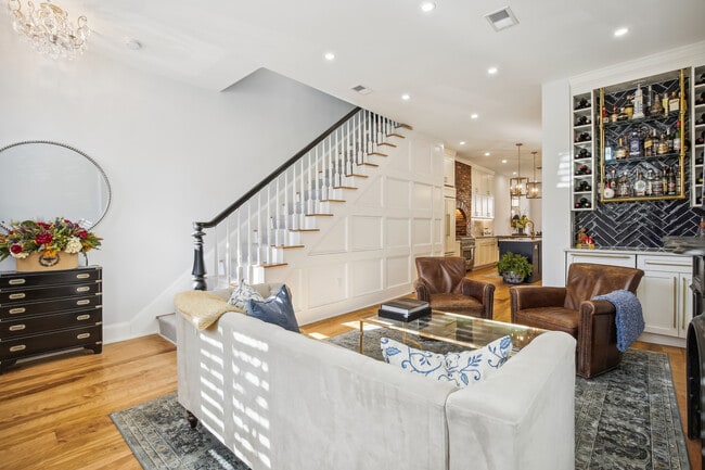 Living Room - 318 Constitution Ave NE