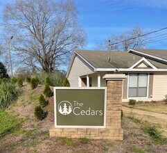 Building Photo - 107 Cedar Ct