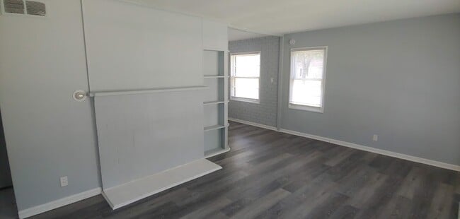 Building Photo - 5625 N 57th St
