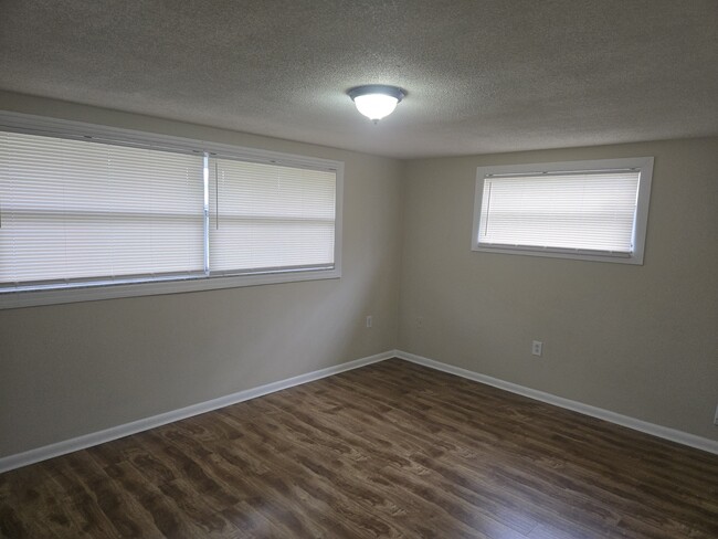 Building Photo - 8846 Goshen Ln