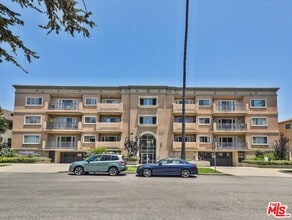 Building Photo - 937 12th St