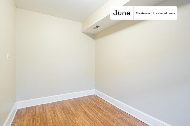 Building Photo - Room in Shared 3 bed/1 bath home