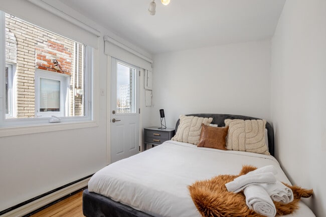 Photo du bâtiment - 4409A Avenue Coloniale-SI ID1601931P