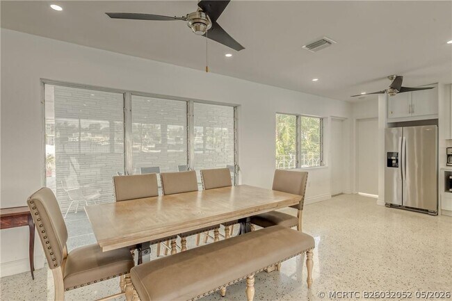 Foto del edificio - 2717 Yacht Club Blvd