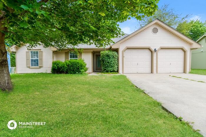 Foto principal - 1602 Cooper Dr, Raymore, MO 64083