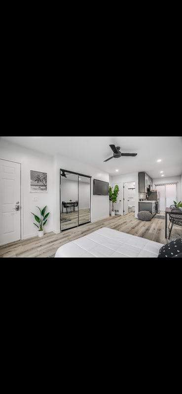 Building Photo - 523 Main St