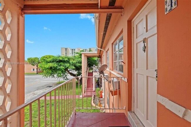 Foto del edificio - 3571 SW 10th St