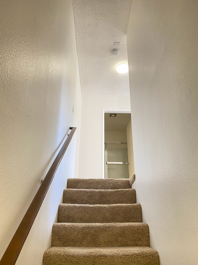 Building Photo - One Bedroom Condo Across From USD