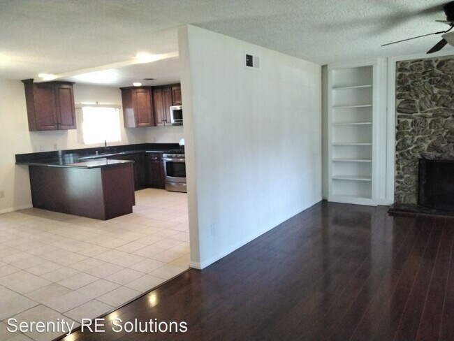 Building Photo - 3 br, 2 bath House - 6401 Westview Dr.