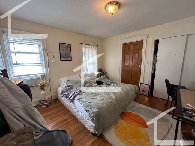 Foto del edificio - Big 2 bed on Allston/Brookline Border for 9/1