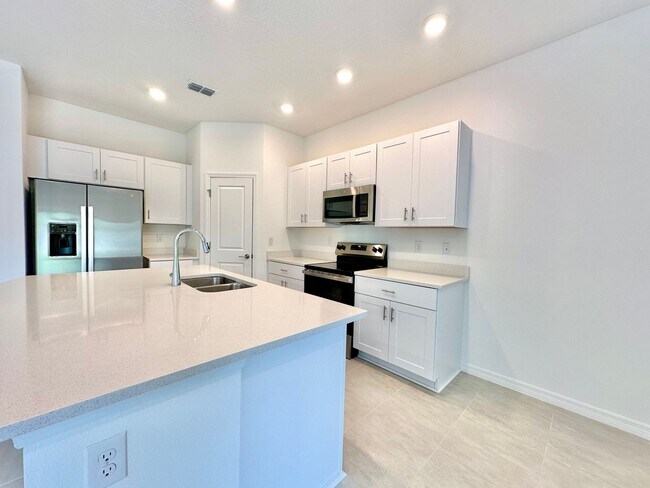 Building Photo - Stylish 3Bedrooms 2.5Bath townhome-living ...