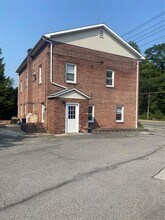 Building Photo - 1000 US-9W