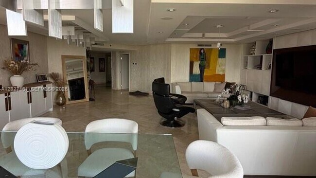 Foto del edificio - 2000 Island Blvd