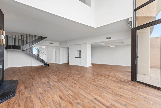 Building Photo - 4337 Marina City Dr